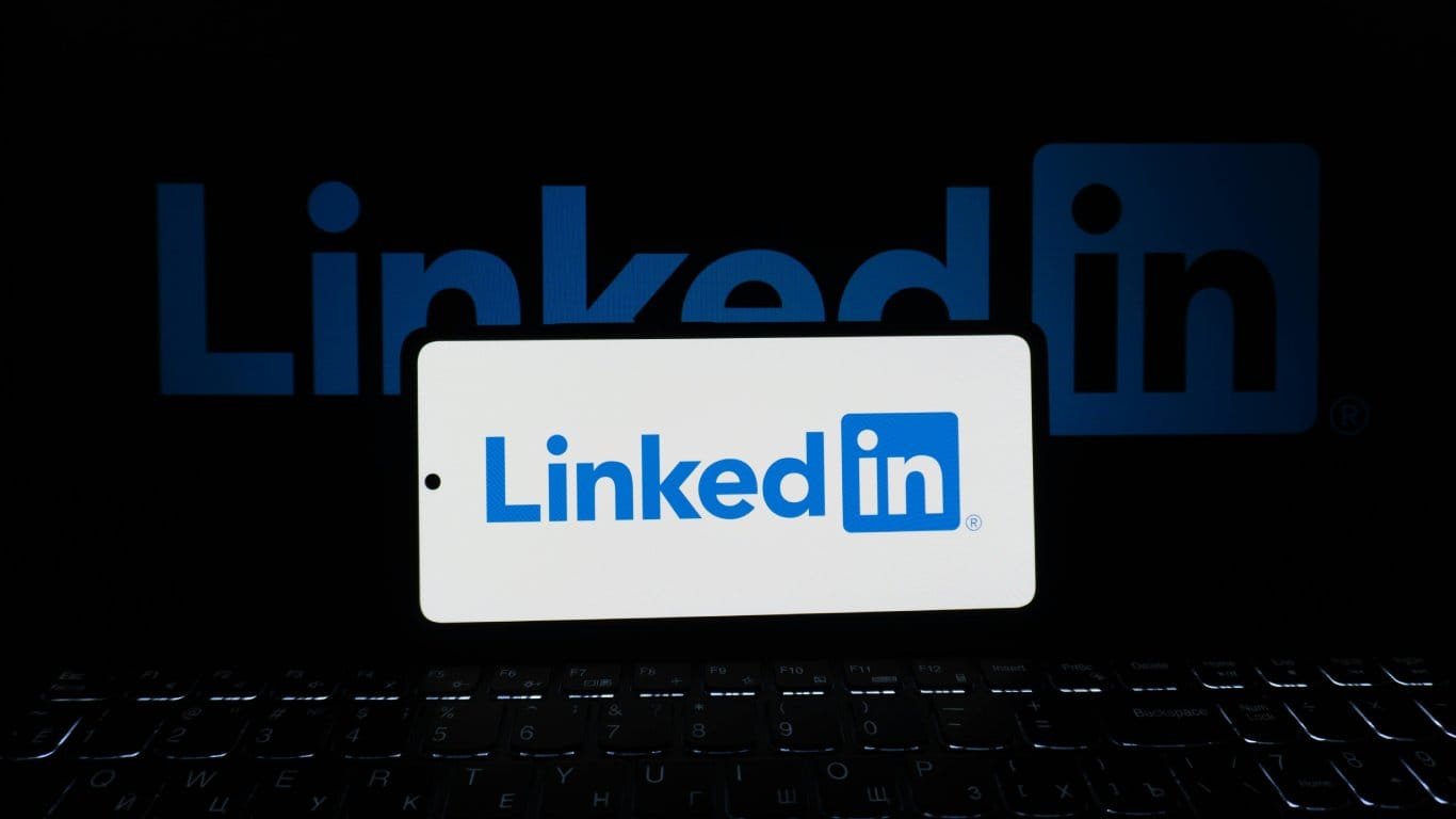 LinkedIn profile optimization strategy for career growth in 2026