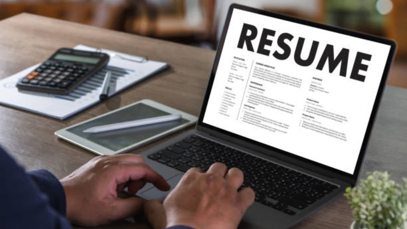 Illustration of ATS software filtering resumes before recruiter shortlisting process